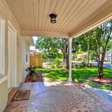 Spacious House With Big Backyard In N. Hyde Park / Close To Downtown